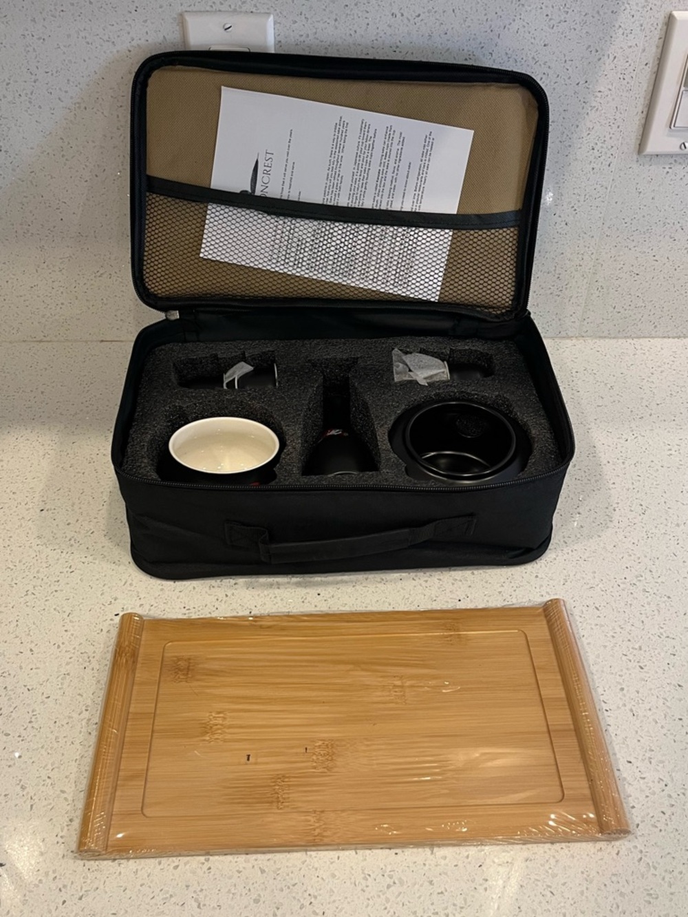 Sake Set With Crane Design & Travel Case NWT - Picture 5 of 9